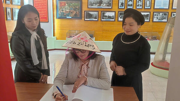 Xã Bắc Sơn đón tiếp Lãnh sự danh dự Việt Nam tại Brazil đến thăm Làng du lịch cộng đồng Quỳnh Sơn