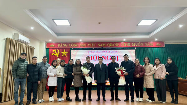 UBND XÃ BẮC SƠN CÔNG BỐ QUYẾT ĐỊNH THÀNH LẬP ĐƠN VỊ SỰ NGHIỆP VÀ QUYẾT ĐỊNH VỀ CÔNG TÁC CÁN BỘ