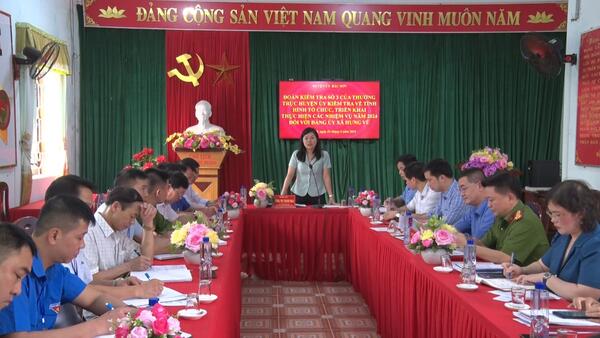 Đồng chí Chủ tịch UBND huyện làm việc tại xã Hưng Vũ