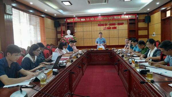 Họp thành viên Ủy ban nhân dân xã tháng 8/2025