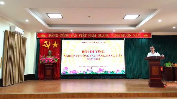 ĐẢNG ỦY XÃ BẮC SƠN TỔ CHỨC BỒI DƯỠNG NGHIỆP VỤ  CÔNG TÁC ĐẢNG NĂM 2025