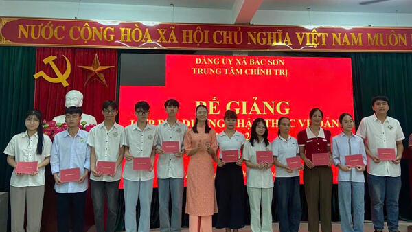 CHÚ TRỌNG CÔNG TÁC PHÁT TRIỂN ĐẢNG VIÊN TRONG HỌC SINH – TẠO NGUỒN KẾ CẬN CHO ĐẢNG TRONG GIAI ĐOẠN MỚI