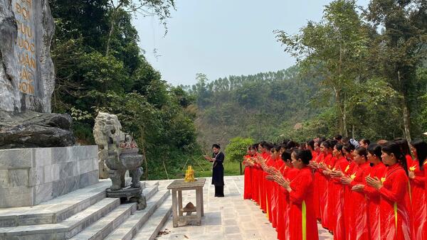 Cán bộ Hội Phụ nữ xã Bắc Sơn học tập thực tế tại các di tích lịch sử cách mạng