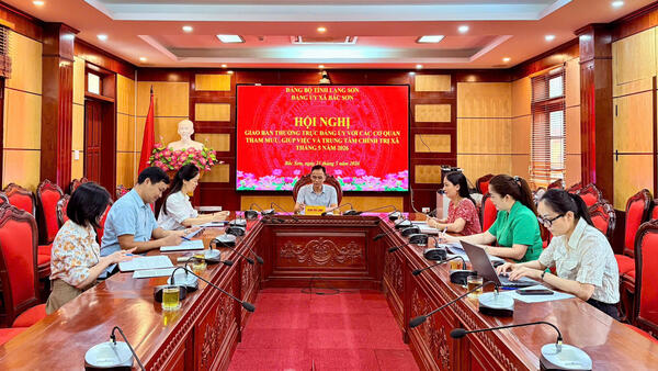 Xã Bắc Sơn tổ chức Hội nghị giao ban Thường trực Đảng ủy với các cơ quan tham mưu, giúp việc và Trung tâm Chính trị xã tháng 5 năm 2026