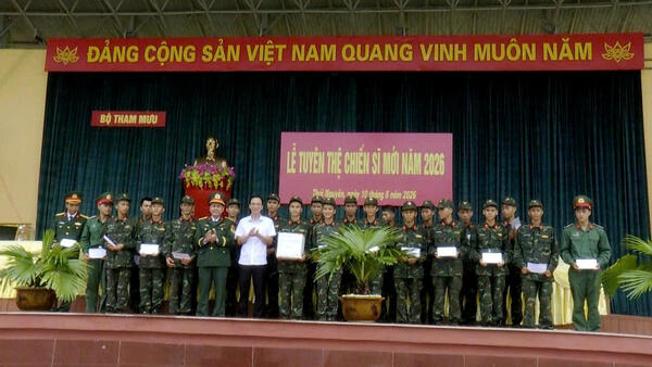 Lãnh đạo xã Bắc Sơn dự Lễ tuyên thệ chiến sĩ mới năm 2026