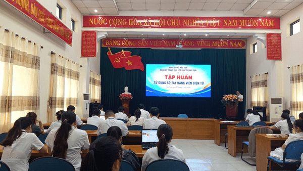 Đảng bộ Trung tâm Y tế khu vực Bắc Sơn tổ chức tập huấn Sổ tay đảng viên điện tử