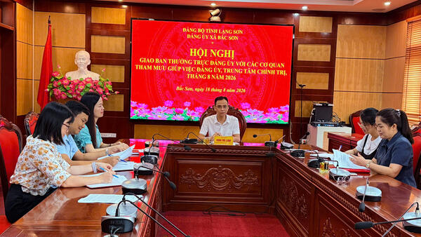 Hội nghị giao ban Thường trực Đảng ủy với các cơ quan tham mưu, giúp việc Đảng ủy, Trung tâm Chính trị xã tháng 8 năm 2026
