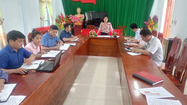 Đoàn kiểm tra số 2 của Ban đại diện Hội đồng quản trị NHCSXH huyện Bắc Sơn thực hiện công tác kiểm tra giám sát vốn tín dụng chính sách tại xã Tân Thành