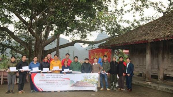 Hội Luật Gia Việt Nam - Cụm thi đua số 6 tặng quà cho các hộ có hoàn cảnh khó khăn tại xã Hưng Vũ